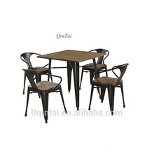 tables et chaises de restaurant